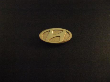 Hyundai autofabrikant uit Zuid-Korea, logo goudkleurig